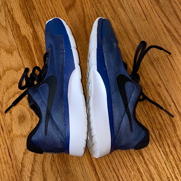 Nike - Picture 4 of 6